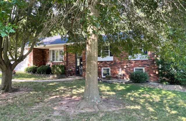 5 Bedroom with walkout basement Available 3/16/2026 - 517 North Kyle Avenue, Republic, MO 65738