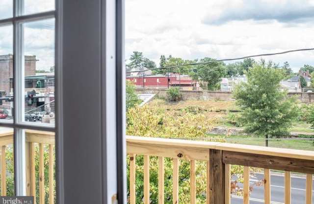 12 LAFAYETTE Station unit: 2 photos photos