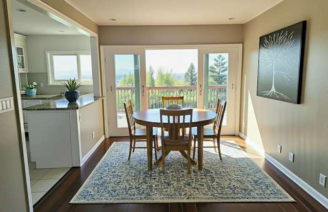 Eastmont 2/2 Home with Views Coming Soon! Gallery 3