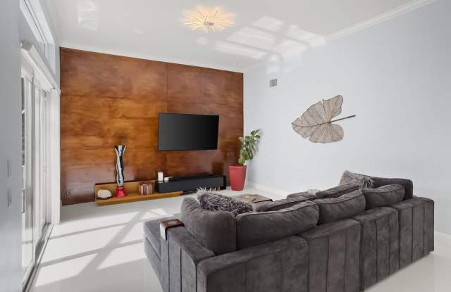 15622 CYPRESS PARK Drive Gallery 3