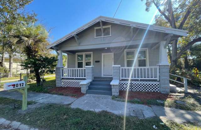Charming 3 bedroom 2-Bath Bungalow-West Jacksonville 32254! - 2012 Baldwin Street, Jacksonville, FL 32209