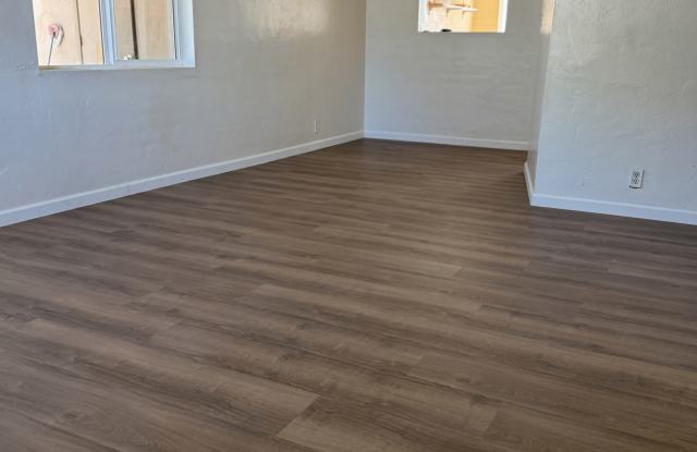 4774 East 17th Street Gallery 2