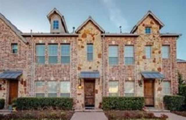 7939 Parkwood Boulevard Gallery 3