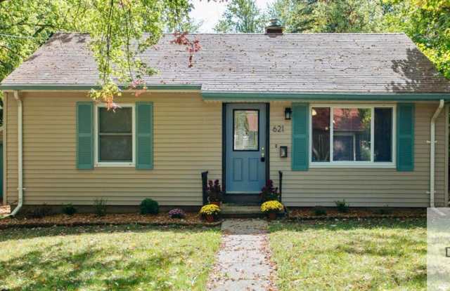 621 W. Hodge photos photos