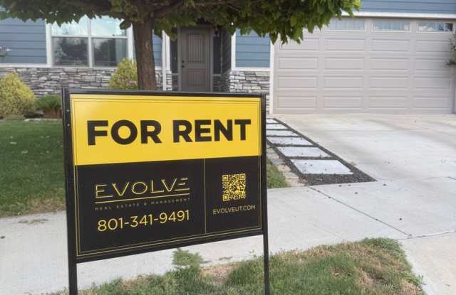 Charming Rambler Style! Private & Fenced Yard in Cul de sac! Gallery 1