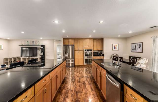 STUNNING 4 bed/2 bath Scottsdale Home- FURHISHED or UnFURNISHED photos photos