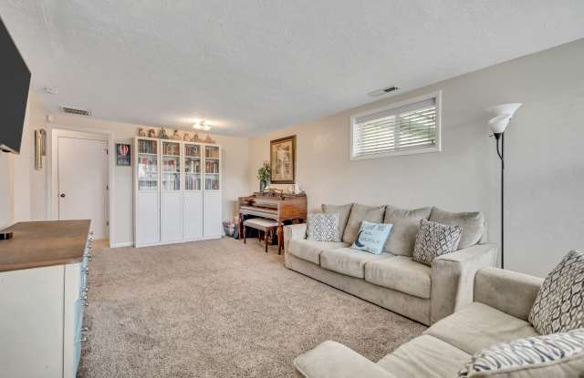 1517 S 700 W - 1517 South 700 West, Woods Cross, UT 84087 1517 S 700 W - 1517 South 700 West, Woods Cross, UT 84087