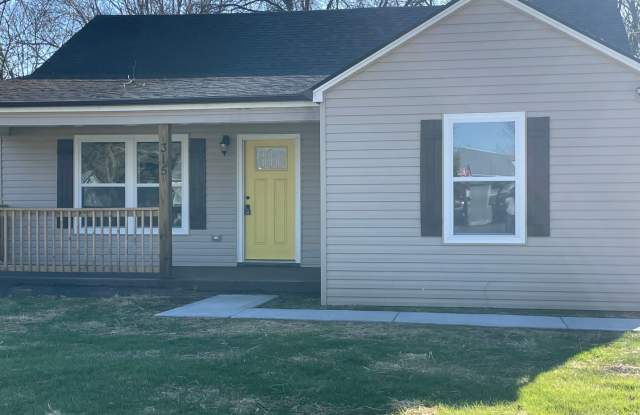 Knoxville 37914 - 2 bedroom 1 bath home - call Regina Upshaw 865-237-2369 - 315 Oakland Street, Knoxville, TN 37914