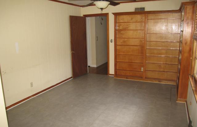 5055 HOWARD PLACE St Gallery 4