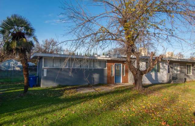 South Redding Duplex with Many Perks! photos photos