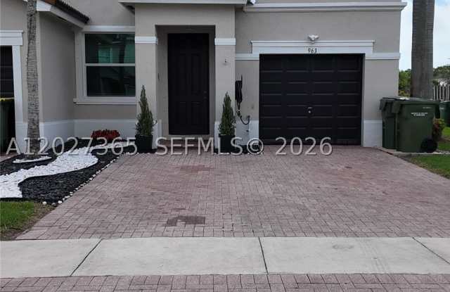 963 NE 42nd Ave photos photos