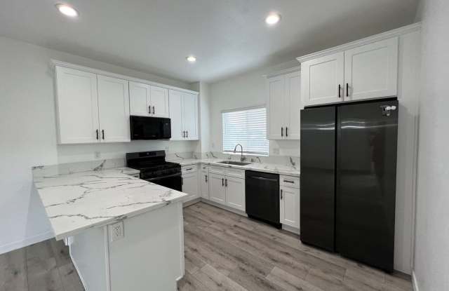 4BD/2BA, Quick Walk to Campus! Gallery 2