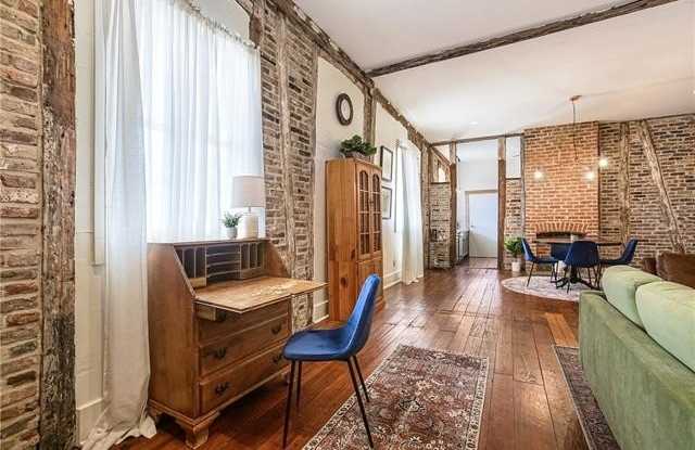 536 JACKSON Avenue Gallery 3