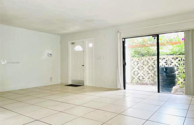 11603 NW 29th Ct Gallery 3