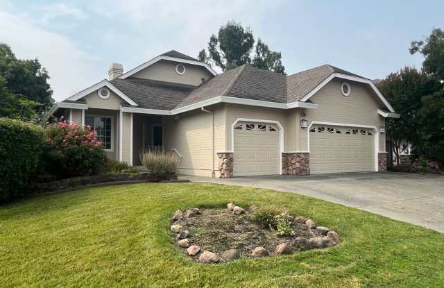 Large Single Level 4 Bedroom 2 Bathroom Home located in Northeast Rohnert Park - 1245 Honeybrook Place, Rohnert Park, CA 94928