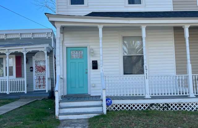 Beautifully Updated 2 bdrm/2bth Home Located in the Peter Paul Neighborhood mere minutes from Downtown Richmond/VCU Medical Center!! photos photos