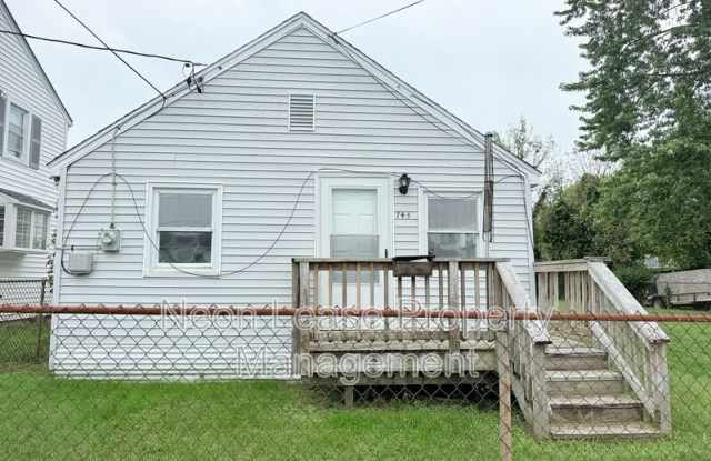 745 Clarence St photos photos