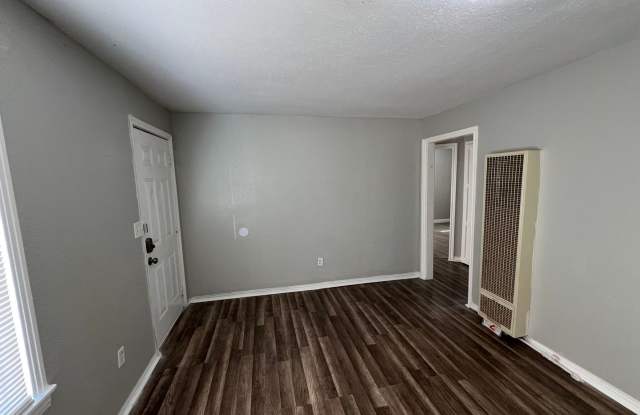 Super cute 2 bed  at the right place and price Gallery 4