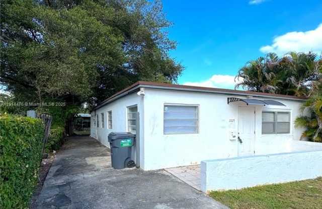 2225 Taylor St photos photos