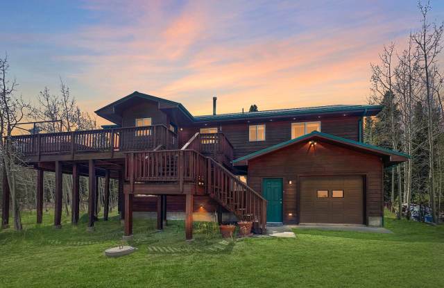 2.5 Acres! 3 car garage! Two living spaces! photos photos