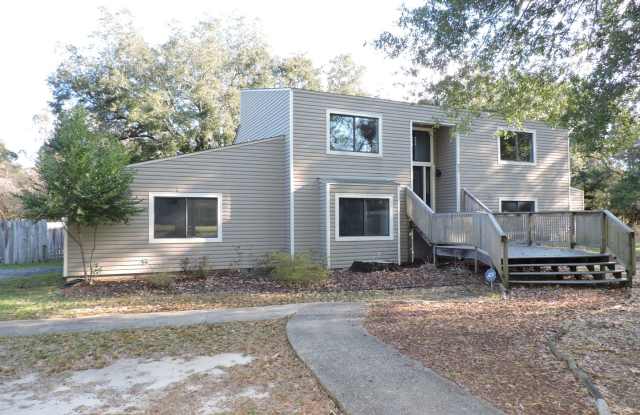 Convenient to I-10, shopping  Navy Federal complex! photos photos