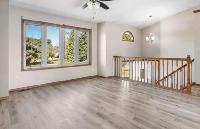 Beautifully Updated 3 Bedroom Home in Southwest Sioux Falls! Gallery 3