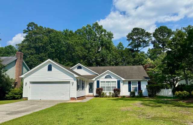Large Covered Rear Patio! Beautiful Yard! photos photos