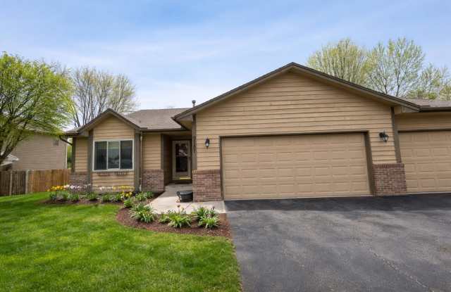 Stunning 4bed 2bath Home, With a Fully Fenced Yard. photos photos