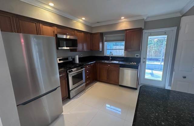 40 NE 48th St photos photos