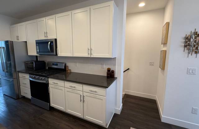 Furnished 3BR Denver Townhome with Rooftop Deck — $2,900/mo Gallery 3