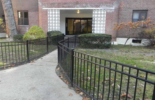 13 Welwyn Road - 13 Welwyn Road, Great Neck Plaza, NY 11021