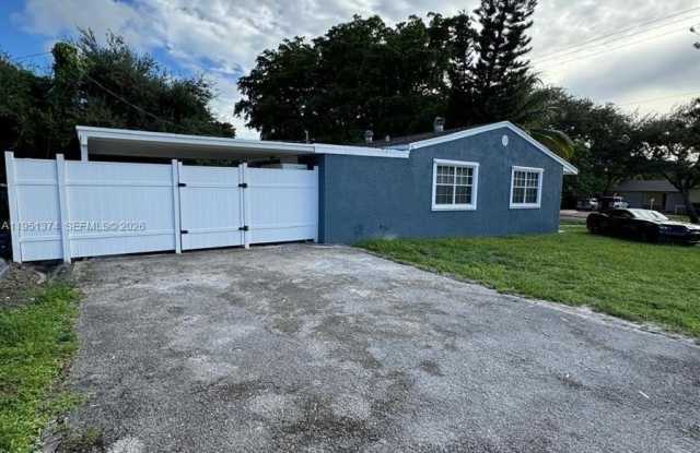 635 N 28th Ave photos photos