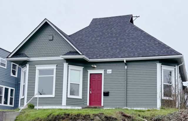 Newly Renovated! - 1016 High 4Bd/2Ba photos photos