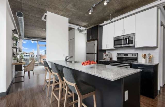 569 West Jackson Blvd. photos photos