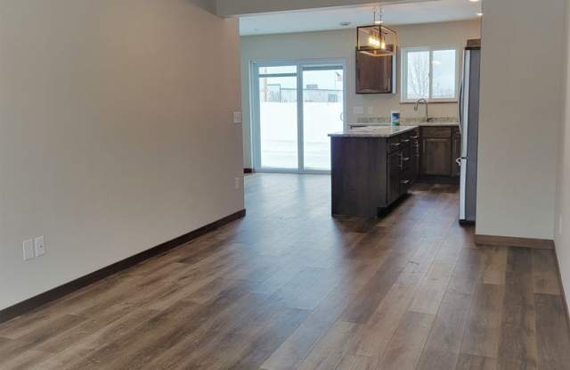 Middle Unit Townhouse Gallery 4