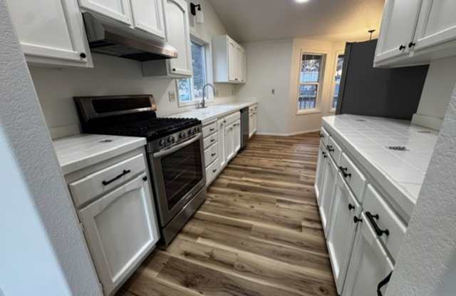 Single level home close to the hospital Gallery 4