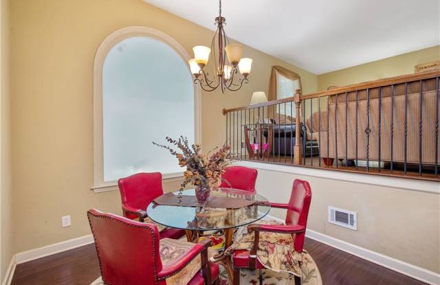 1898 Rollingwood Drive SE Gallery 3