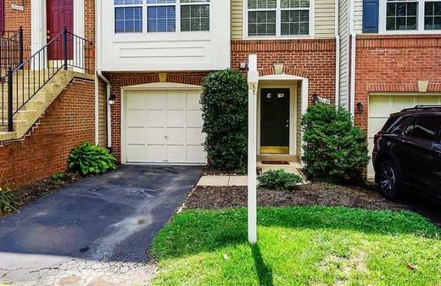 20198 BROOKVIEW SQ - 20198 Brookview Square, University Center, VA 20147