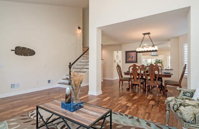 Gorgeous Upgraded Tamarack Point Home With Remodeled Dream Kitchen & West Facing Yard! Gallery 4