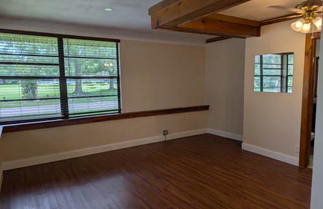 10821 Forest Hills Dr Gallery 3