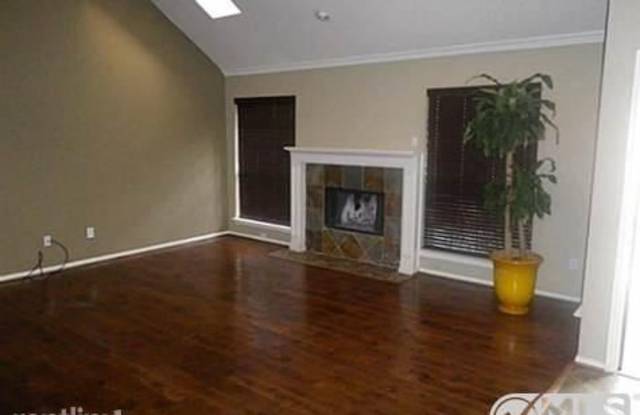 3911 Azure Lane Gallery 2