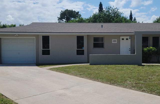 1502 SE Hearne Court photos photos