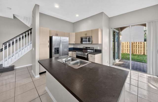7758 NW 17th Place, Pembroke Pines, FL 33024 - 3626 Gallery 1