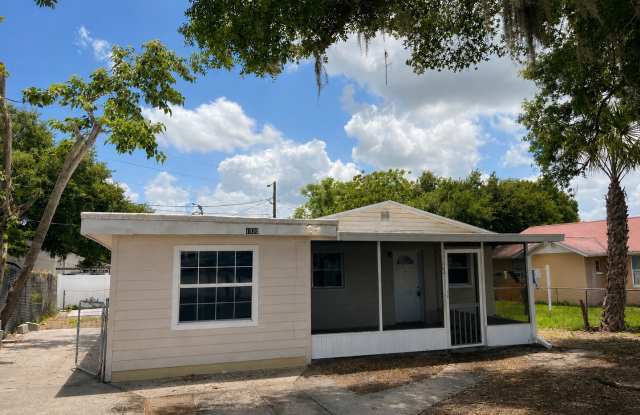 Great Location for This 4BR/1BA Lakeland Home! Large Screened In Porch, Fenced Backyard photos photos Great Location for This 4BR/1BA Lakeland Home! Large Screened In Porch, Fenced Backyard photos photos