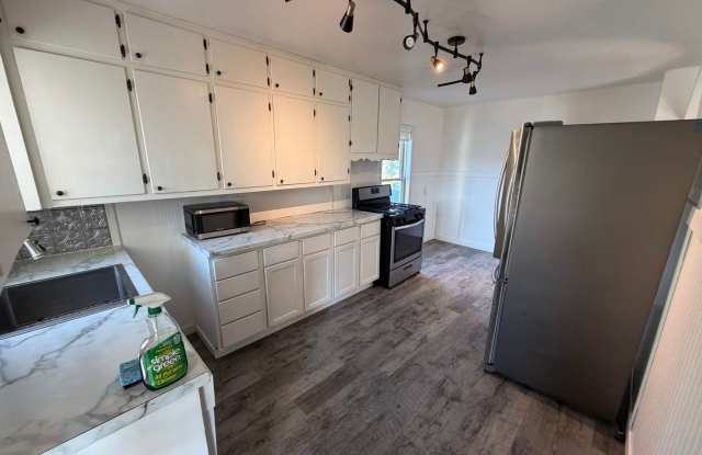 $1850 | 4BD 1 BA | 3190 County Road F | Available 11/01/2026! Gallery 3