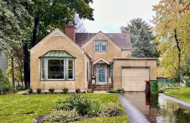 1834 Arona St - 1834 Arona Street, Falcon Heights, MN 55113