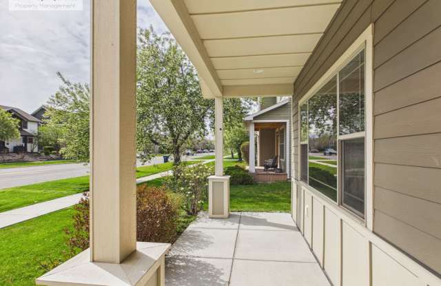Beautifully Landscaped 4 Bedroom Home with Spacious Yard & High-End Finishes photos photos