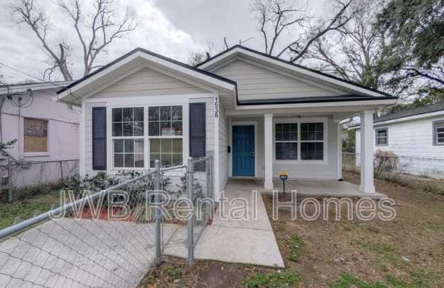 1538 7th St W photos photos