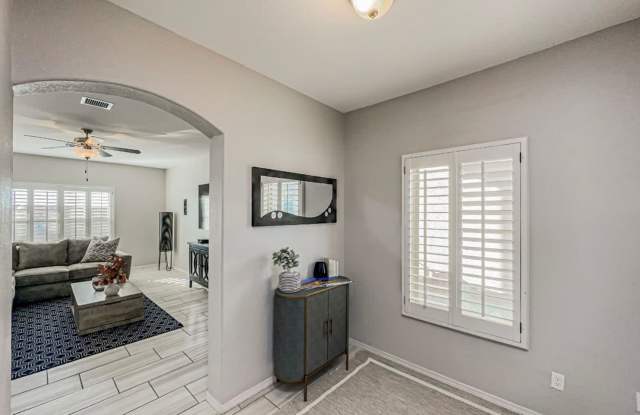 Westside area Rental (Completely Furnished) Beautiful 3 bed/2.5 baths Gallery 4