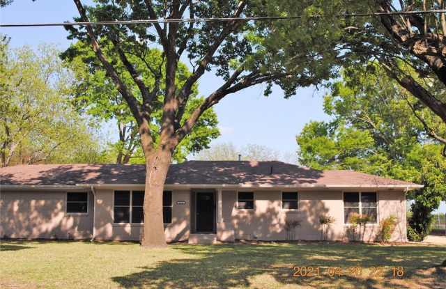 620 S DALLAS Avenue - 620 South Dallas Avenue, Lancaster, TX 75146